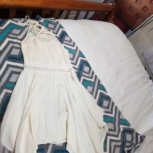 Beautiful halter top dress with a handkerchief edges. Only worn once.